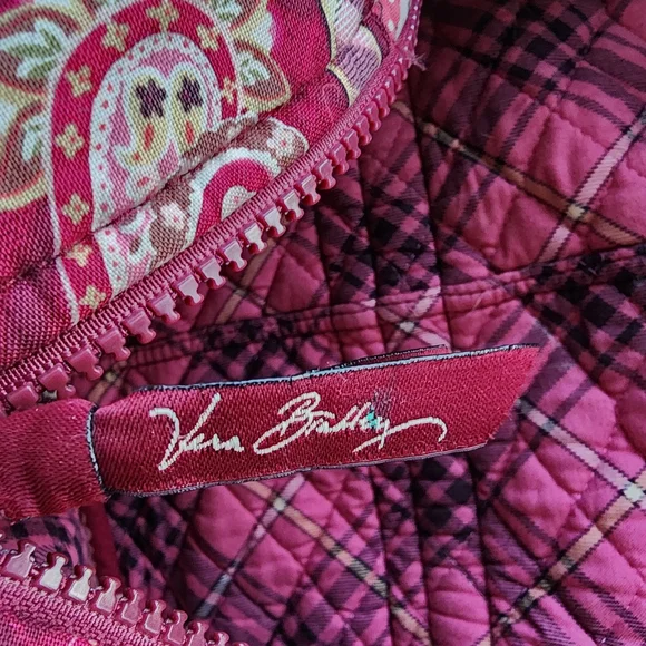 Vera Bradley Quilted Small Duffel Bag Burgundy Paisley Travel Gym Overnight Bag - Picture 3 of 5